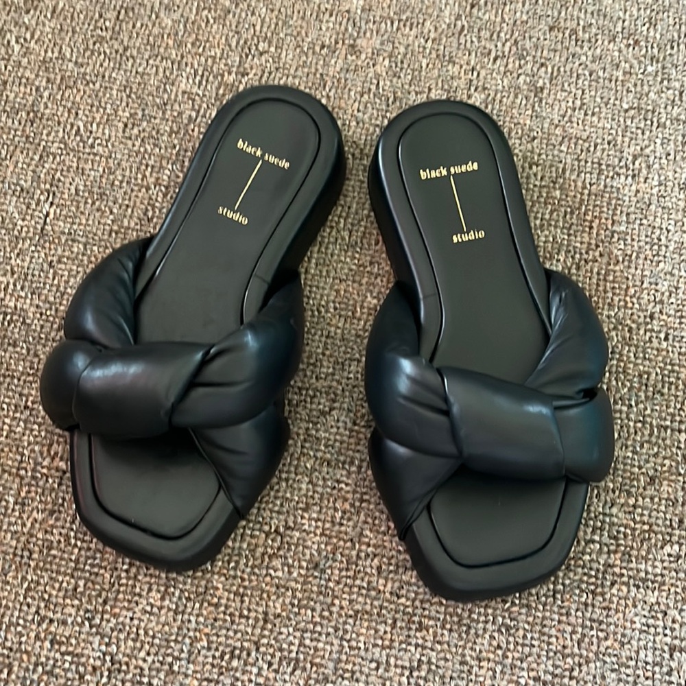 Puffy leather sliders